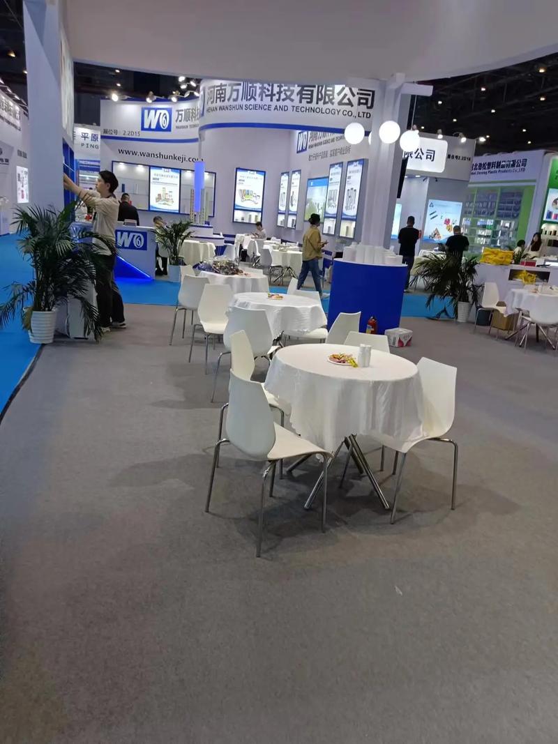 北京公司通過(guò)《會(huì)展王》平臺(tái)推薦上海會(huì)員單位搭建 現(xiàn)場(chǎng)